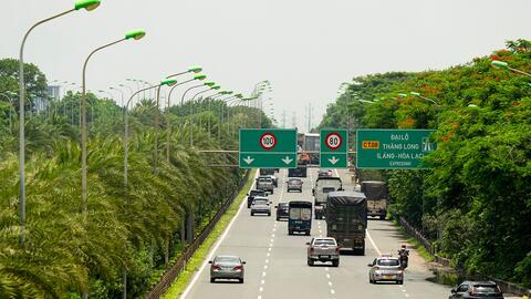 Phân luồng giao thông phục vụ thi công sửa chữa Đại lộ Thăng Long