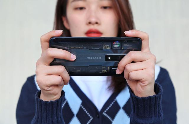 Red Magic 7 series ra mắt: Vi xử lý kép, sạc siêu nhanh 135W, camera ẩn dưới màn hình, tản nhiệt khủng, giá từ 14.3 triệu đồng - Ảnh 5.