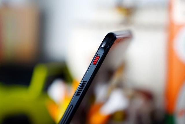 Red Magic 7 series ra mắt: Vi xử lý kép, sạc siêu nhanh 135W, camera ẩn dưới màn hình, tản nhiệt khủng, giá từ 14.3 triệu đồng - Ảnh 9.