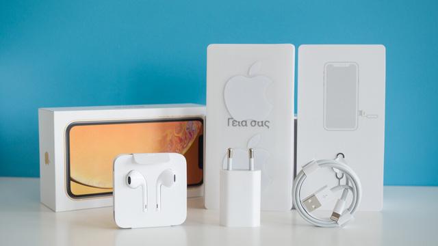 Apple tiết kiệm được số tiền khổng lồ nhờ không bán kèm củ sạc và tai nghe trong hộp iPhone - Ảnh 1. Apple tiết kiệm được số tiền khổng lồ nhờ không bán kèm củ sạc và tai nghe trong hộp iPhone - Ảnh 1.