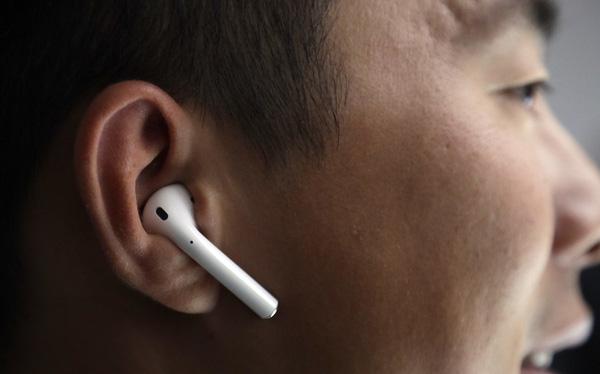 Bị chê giống bàn chải đánh răng điện, máy sấy tóc, 1 sản phẩm vẫn mang về cho Apple 20 tỷ USD mỗi năm, sự phổ biến 'lan nhanh như cháy rừng' - Ảnh 1. Bị chê giống bàn chải đánh răng điện, máy sấy tóc, 1 sản phẩm vẫn mang về cho Apple 20 tỷ USD mỗi năm, sự phổ biến 'lan nhanh như cháy rừng' - Ảnh 1.