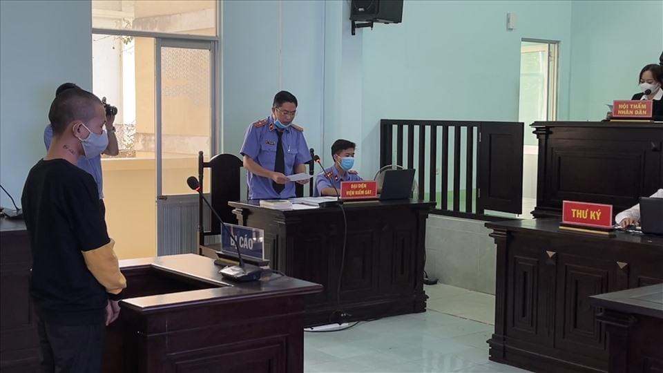 Đại diện VKSND giữ quyền công tố tại toà. Ảnh: DT