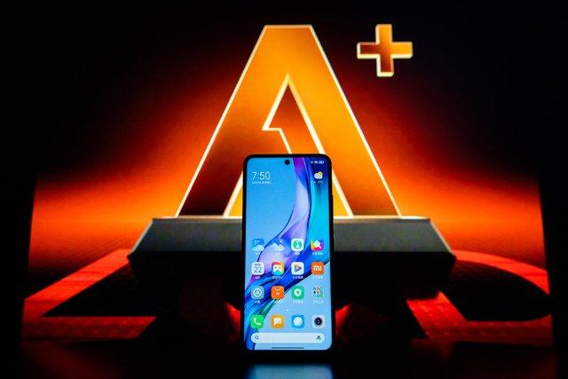 Redmi Note 11T Pro/Pro+ ra mắt: Thiết kế giống realme, chip Dimensity 8100, giá từ 5.9 triệu đồng - Ảnh 1.