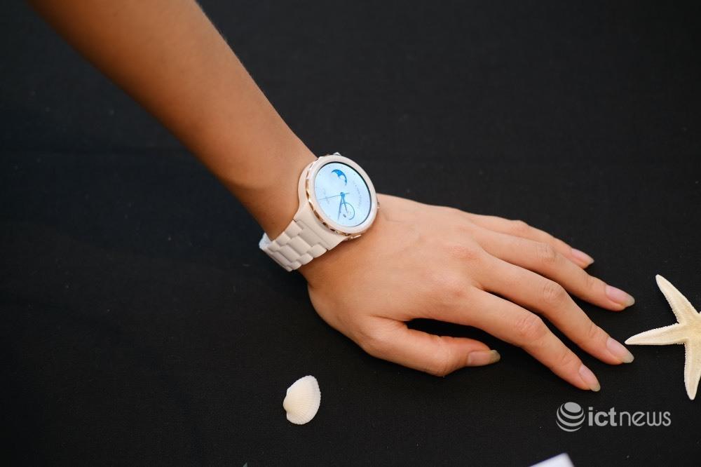 Smartphone sụt giảm, các hãng tăng cường bán phụ kiện tại Việt Nam - Ảnh 1.