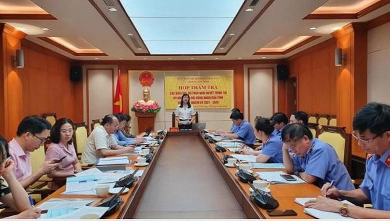 Quang cảnh buổi thẩm tra.