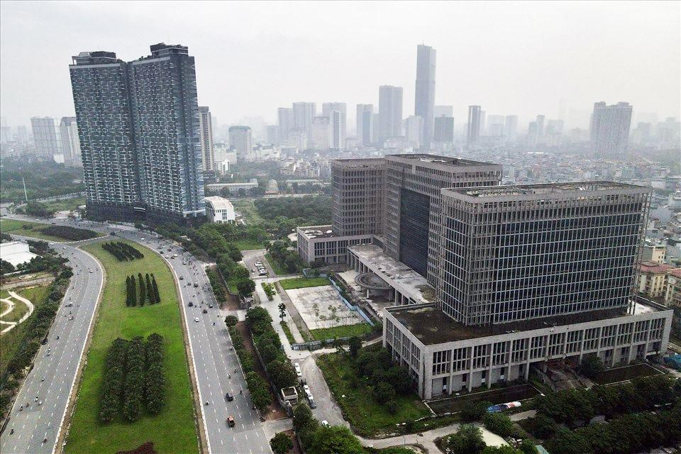 Áp lực đè nặng trục đường Lê Quang Đạo: Cao ốc bủa vây trụ sở Bộ Ngoại giao Áp lực đè nặng trục đường Lê Quang Đạo: Cao ốc bủa vây trụ sở Bộ Ngoại giao