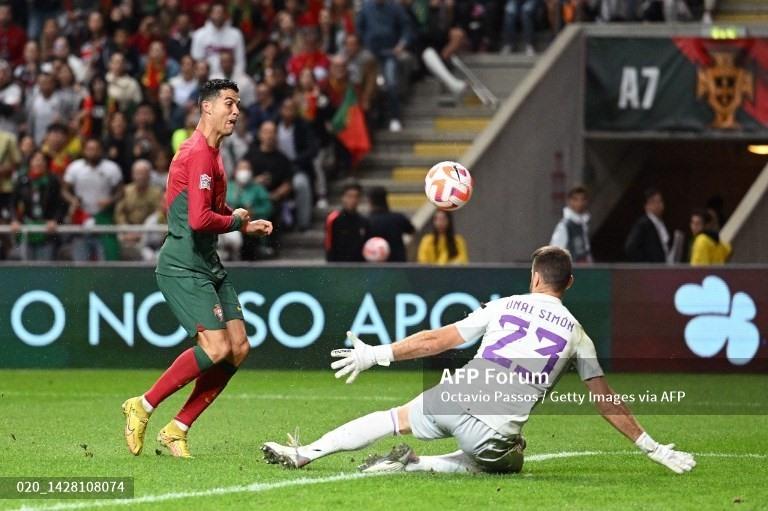 Simon có trận đấu xuất sắc. Ảnh: AFP