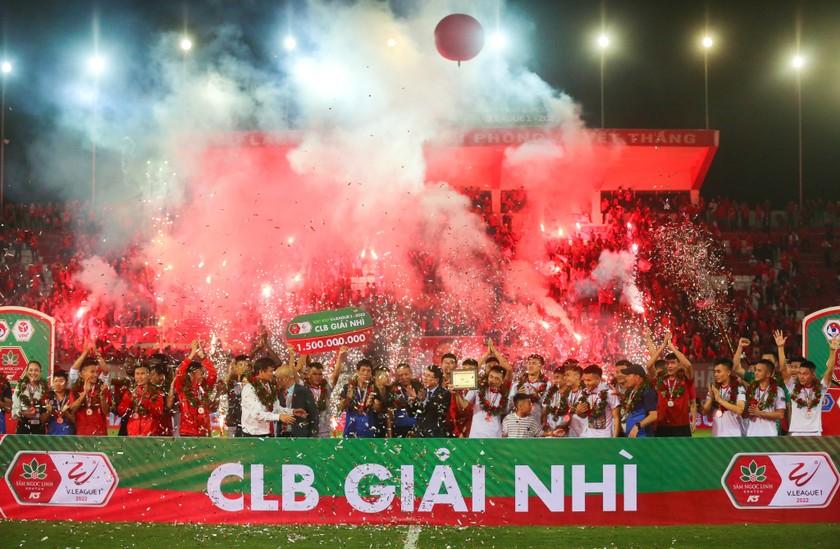 Vòng 25 V.League: Bùng nổ khán giả ảnh 1