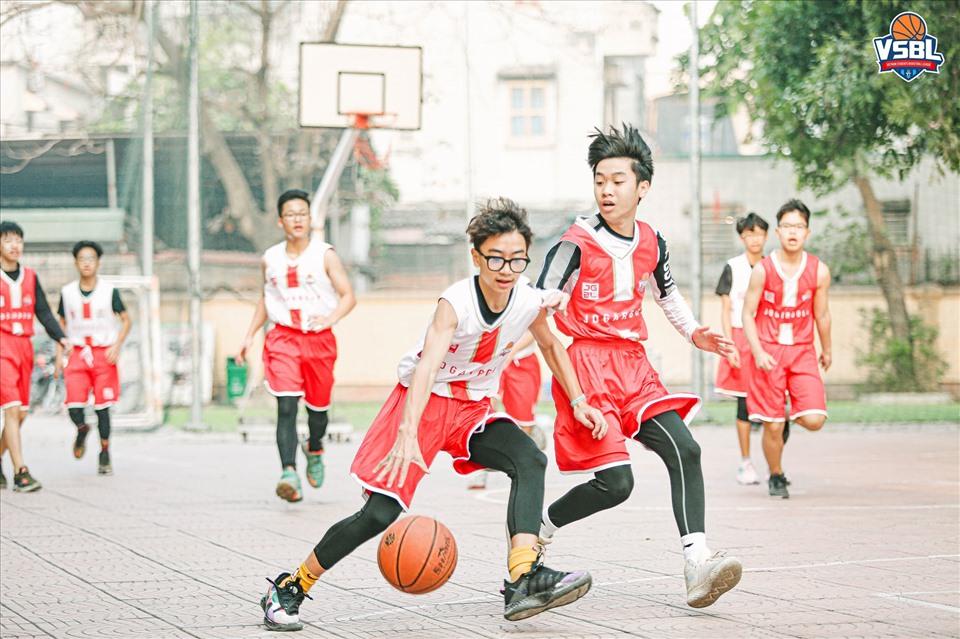 VSBL 2022-2023 quy tụ 48 đội bóng THCS và THPT trên địa bàn thành phố Hà Nội. Ảnh: VSBL