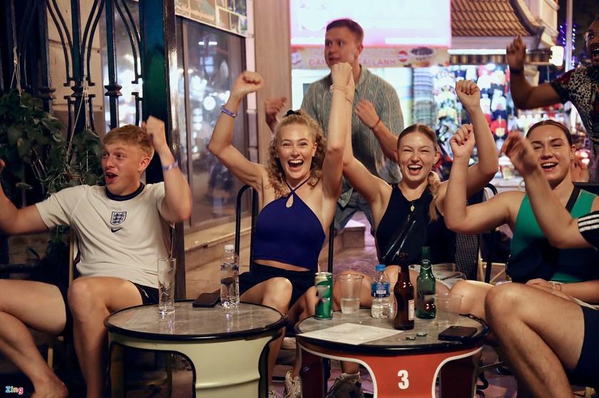 Cổ động viên Anh ăn mừng kỷ lục tại World Cup 2022 ảnh 8