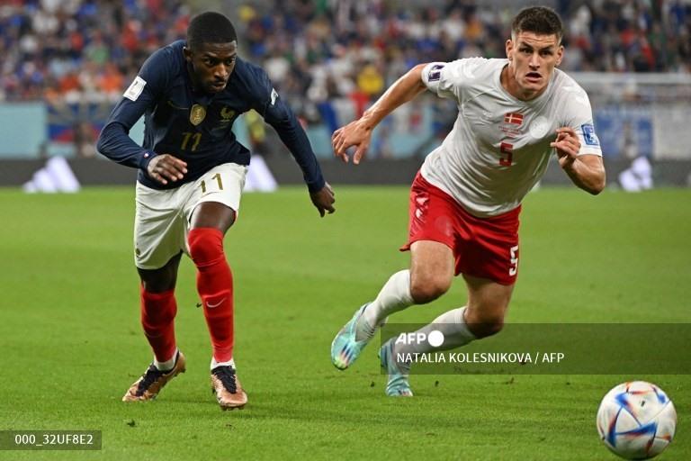 Hậu vệ Joakim Maehle (áo trắng) có thể niềm hy vọng của Đan Mạch.  Ảnh: AFP