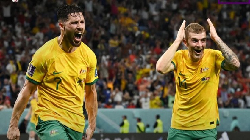 Đại diện đầu tiên bóng đá Châu Á vượt qua vòng bảng