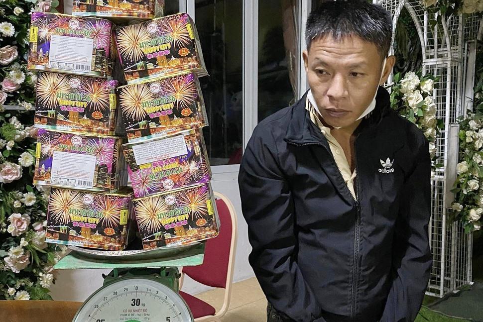 Mới ra tù lại bị bắt vì tàng trữ pháo