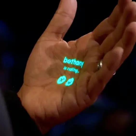 Tất tần tật về thứ được cho là sẽ đặt "dấu chấm hết" cho iPhone và điện thoại Android! - Ảnh 4. Tất tần tật về thứ được cho là sẽ đặt "dấu chấm hết" cho iPhone và điện thoại Android! - Ảnh 4.