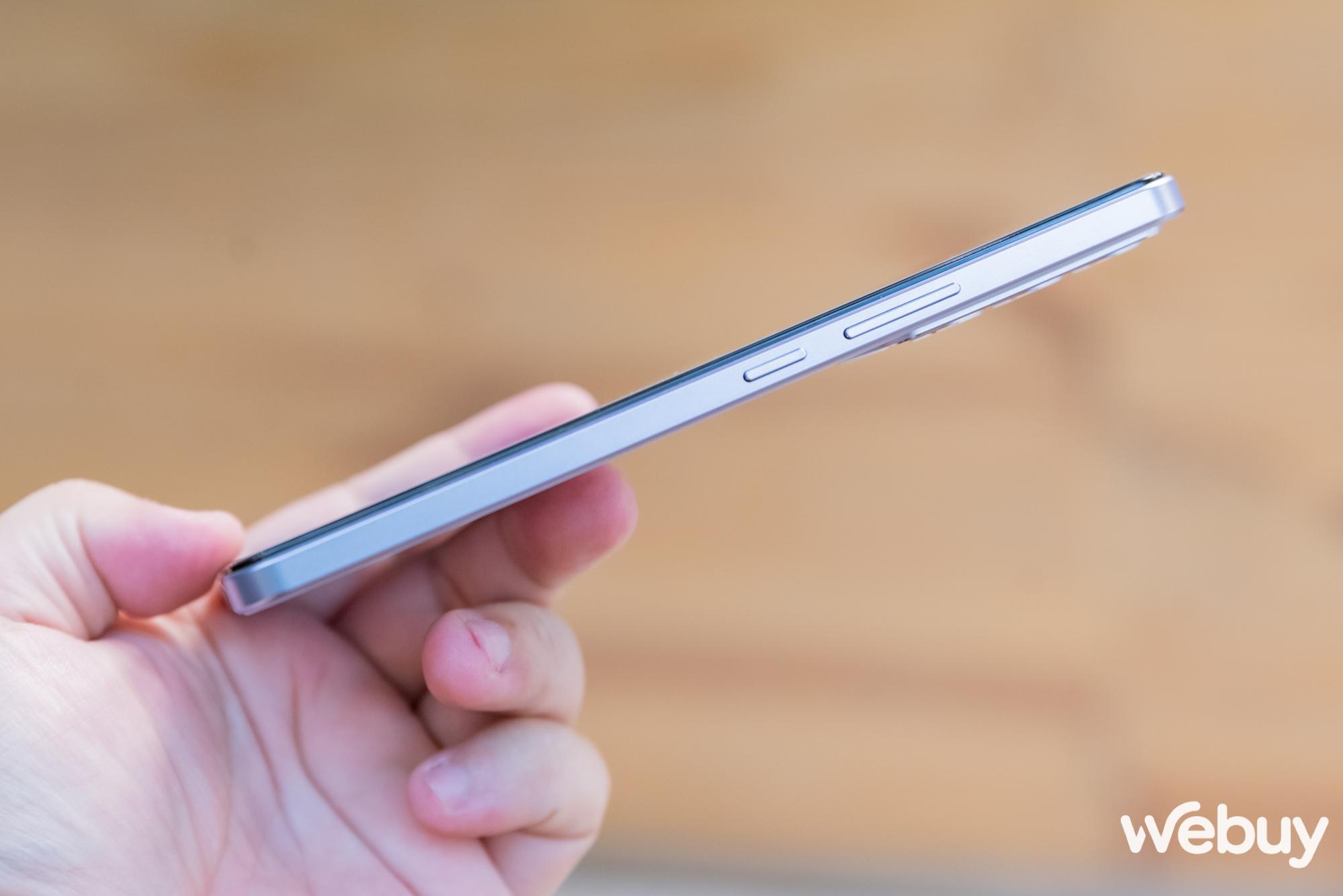 Cận cảnh vivo V27e chính thức tại Việt Nam: Thiết kế lông vũ ấn tượng, chip Helio G99, camera ring flash độc đáo, giá gần 9 triệu đồng - Ảnh 4.