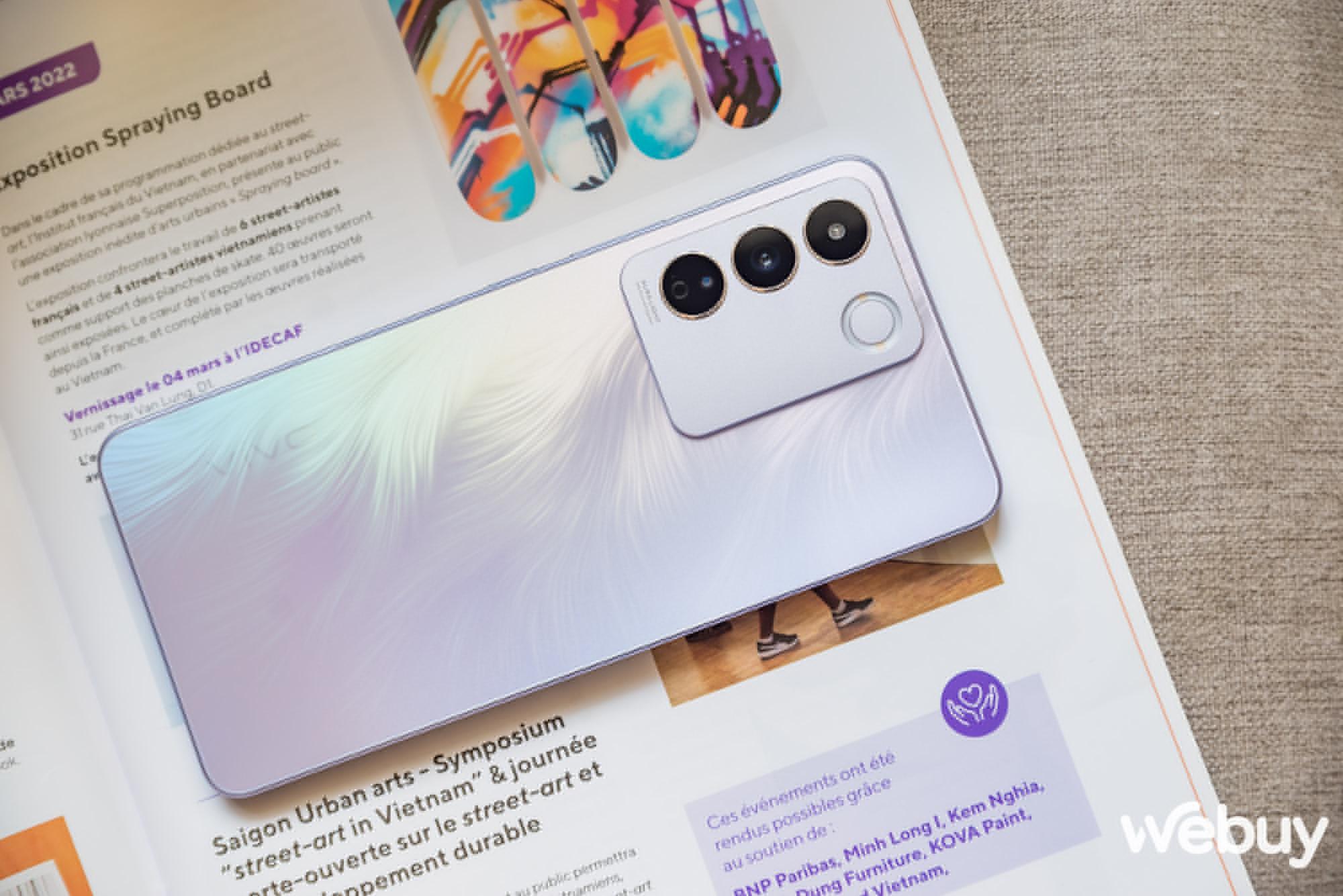 Cận cảnh vivo V27e chính thức tại Việt Nam: Thiết kế lông vũ ấn tượng, chip Helio G99, camera ring flash độc đáo, giá gần 9 triệu đồng - Ảnh 13.