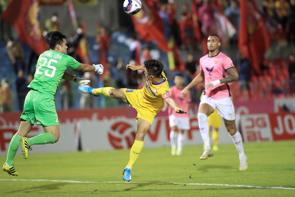 Kết quả, lịch thi đấu bóng đá 20.5: Sông Lam Nghệ An vs Hồng Lĩnh Hà Tĩnh