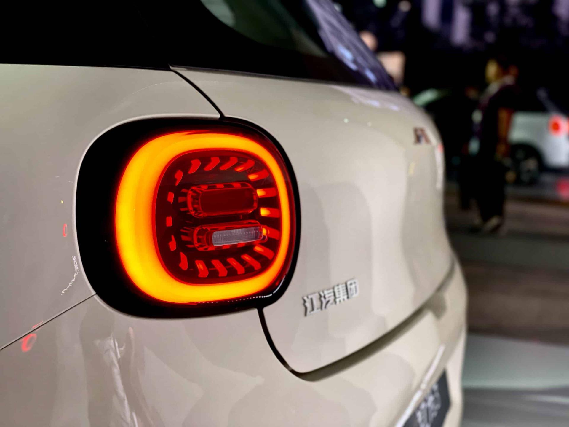 Thương hiệu xe tải JAC nổi tiếng tại Việt Nam mở bán mẫu xe điện cỡ nhỏ: kích thước ngang VinFast VF e34, giá chỉ từ 300 triệu đồng - Ảnh 3. Thương hiệu xe tải JAC nổi tiếng tại Việt Nam mở bán mẫu xe điện cỡ nhỏ: kích thước ngang VinFast VF e34, giá chỉ từ 300 triệu đồng - Ảnh 3.