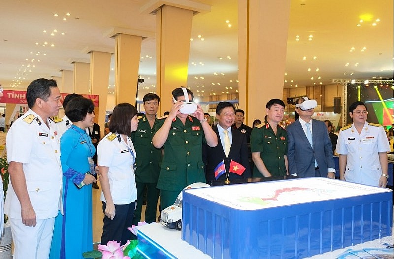 Tân Cảng Sài Gòn đồng hành cùng Hội chợ triển lãm sản phẩm kinh tế quốc phòng Việt Nam - Campuchia Tân Cảng Sài Gòn đồng hành cùng Hội chợ triển lãm sản phẩm kinh tế quốc phòng Việt Nam - Campuchia