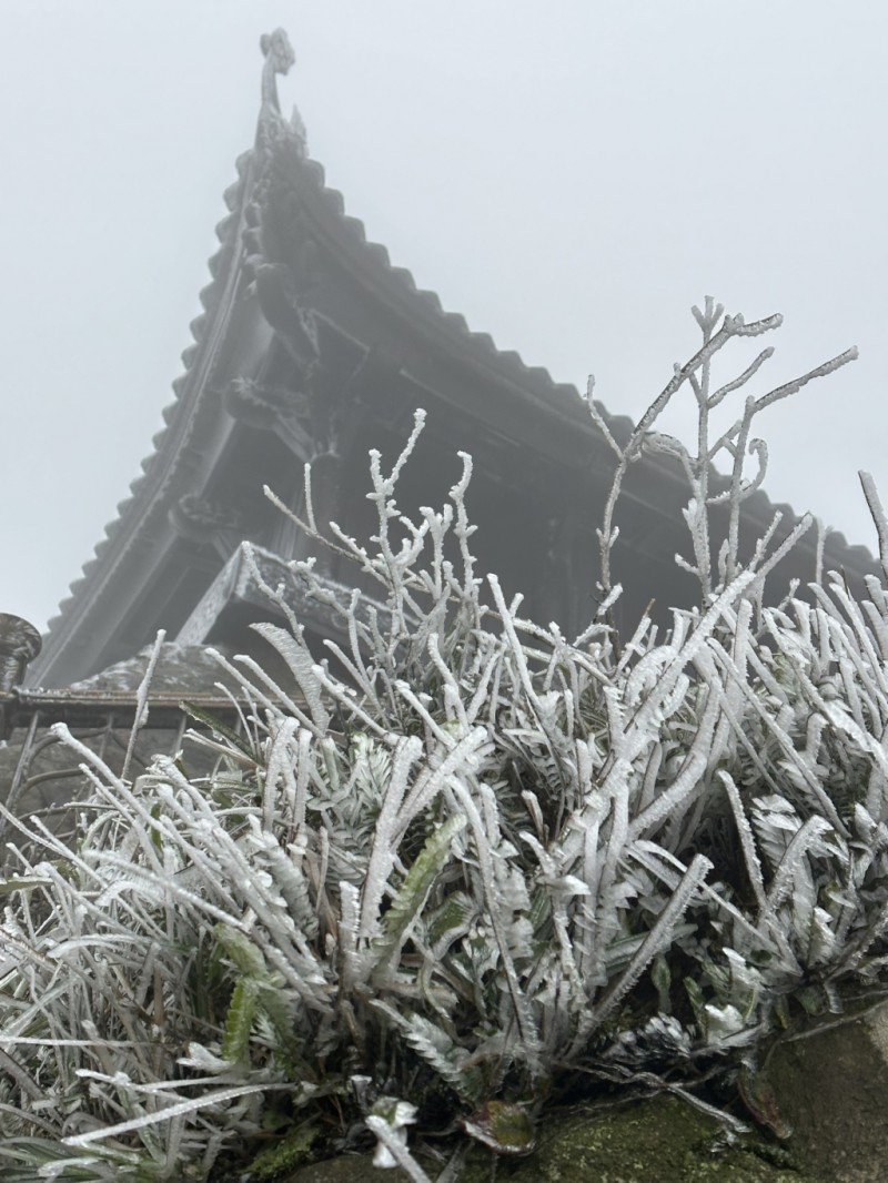 Thời tiết Mẫu Sơn nhiệt độ xuống -2,6 độ Thời tiết Mẫu Sơn nhiệt độ xuống -2,6 độ