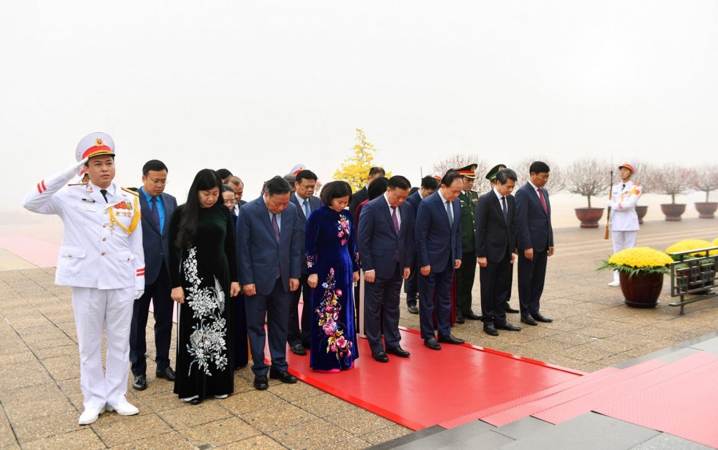 Lãnh đạo TP vào Lăng viếng Chủ tịch Hồ Chí Minh Lãnh đạo TP vào Lăng viếng Chủ tịch Hồ Chí Minh