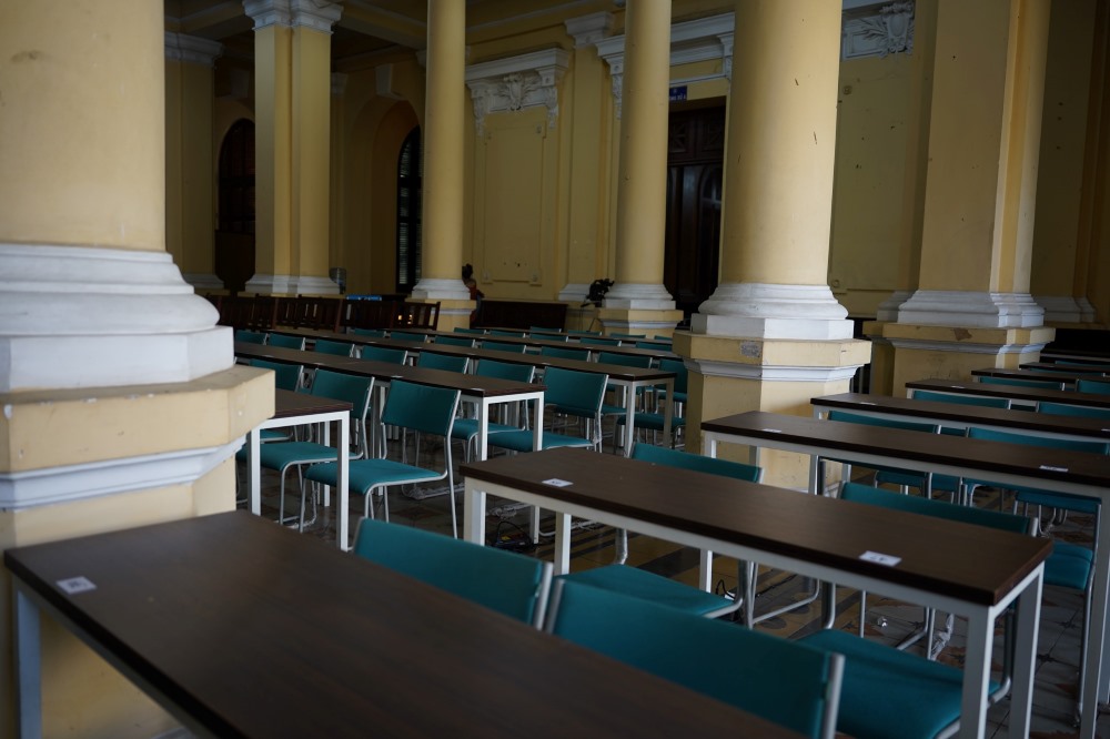 Công tác chuẩn bị cho phiên xét xử hoàn tất vào chiều 4.3. Ảnh: Anh Tú