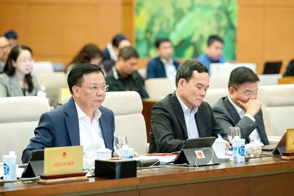 UBTV Quốc hội cho ý kiến dự thảo Luật Thủ đô (sửa đổi) UBTV Quốc hội cho ý kiến dự thảo Luật Thủ đô (sửa đổi)