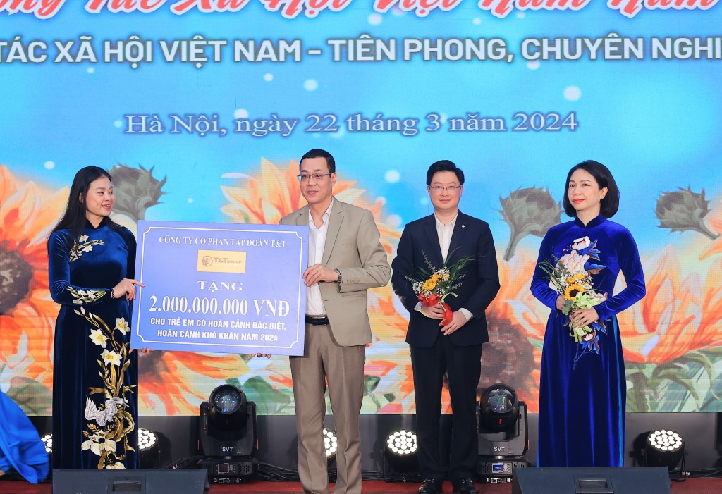 Đại diện Tập đoàn T&T Group trao ủng hộ Trung tâm Công tác xã hội và Quỹ Bảo trợ trẻ em TP Hà Nội 2 tỷ đồng Đại diện Tập đoàn T&T Group trao ủng hộ Trung tâm Công tác xã hội và Quỹ Bảo trợ trẻ em TP Hà Nội 2 tỷ đồng