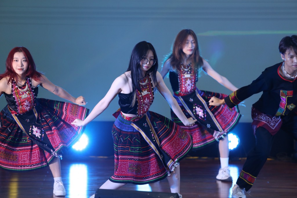 Tiết mục văn nghệ tại ngày hội Tiết mục văn nghệ tại ngày hội