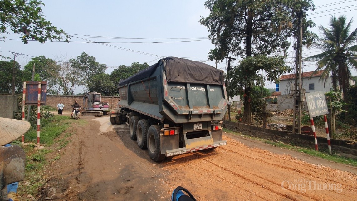 Hoà Bình: Lộ diện các bãi tập kết cát trái phép tại xã Thịnh Minh Hoà Bình: Lộ diện các bãi tập kết cát trái phép tại xã Thịnh Minh