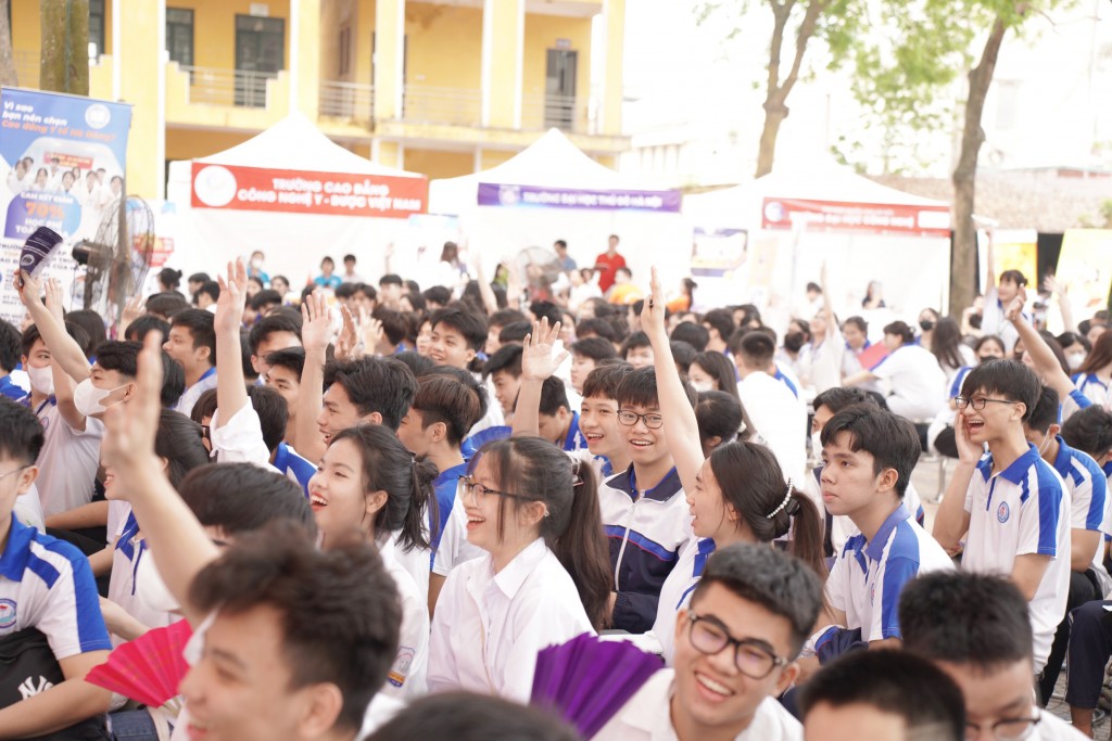 Nhiều thông tin bổ ích, thiết thực về định hướng nghề Nhiều thông tin bổ ích, thiết thực về định hướng nghề