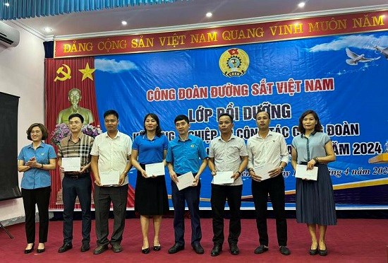 Tăng cường nghiệp vụ cho trên 100 cán bộ công đoàn cơ sở