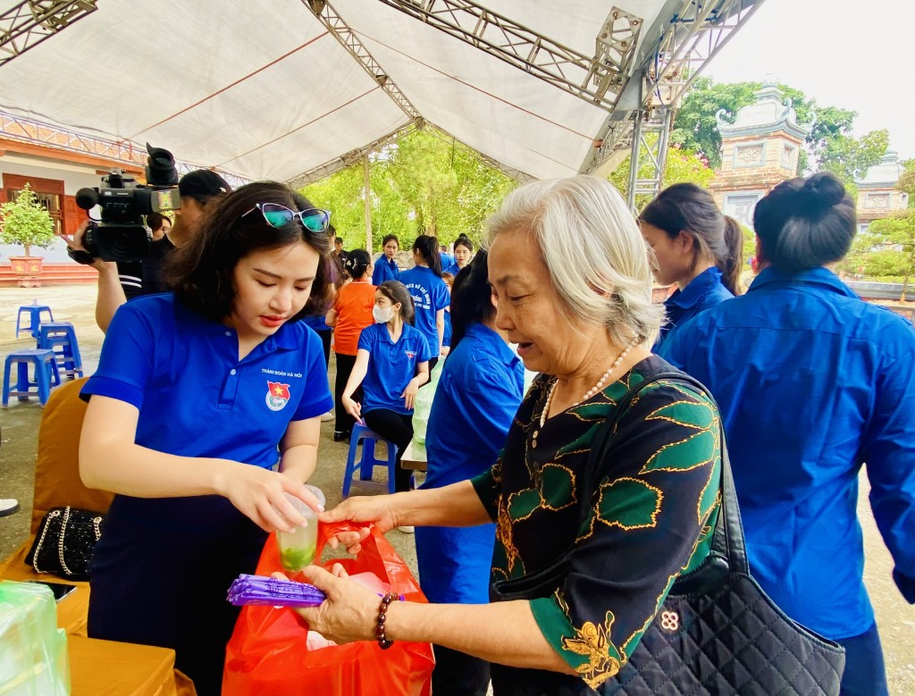 Tuổi trẻ Thủ đô tổ chức hoạt động vì an sinh xã hội chào mừng ngày hội Tuổi trẻ Thủ đô tổ chức hoạt động vì an sinh xã hội chào mừng ngày hội