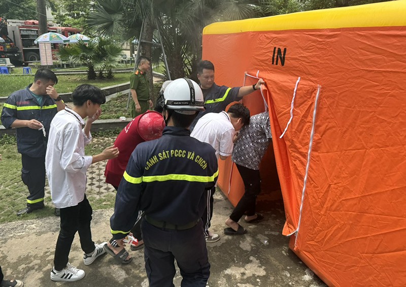 thoát nạn trong môi trường nhiều khói thoát nạn trong môi trường nhiều khói