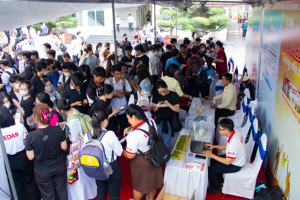 Đây là dịp để các bạn sinh viên có thể tìm hiểu doanh nghiệp, công việc mình theo đuổi Đây là dịp để các bạn sinh viên có thể tìm hiểu doanh nghiệp, công việc mình theo đuổi