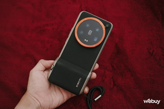 Mở hộp Xiaomi 14 Ultra chính hãng kèm bộ phụ kiện chụp ảnh cực chất: Máy ảnh compact giá hơn 30 triệu đồng dành cho các "dân chơi" Việt- Ảnh 12. Mở hộp Xiaomi 14 Ultra chính hãng kèm bộ phụ kiện chụp ảnh cực chất: Máy ảnh compact giá hơn 30 triệu đồng dành cho các "dân chơi" Việt- Ảnh 12.
