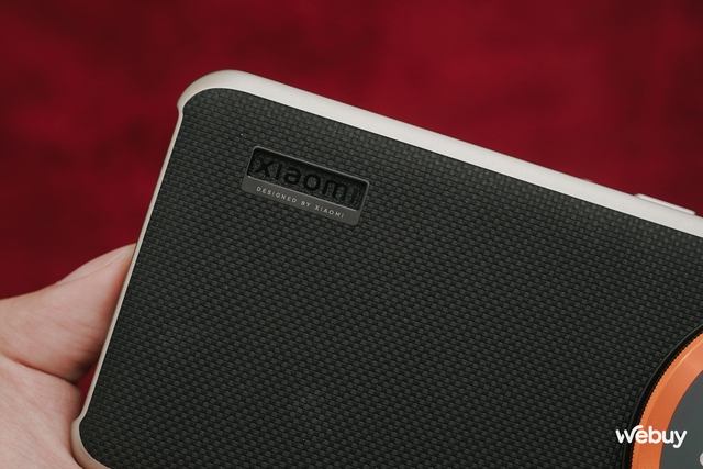 Mở hộp Xiaomi 14 Ultra chính hãng kèm bộ phụ kiện chụp ảnh cực chất: Máy ảnh compact giá hơn 30 triệu đồng dành cho các "dân chơi" Việt- Ảnh 9. Mở hộp Xiaomi 14 Ultra chính hãng kèm bộ phụ kiện chụp ảnh cực chất: Máy ảnh compact giá hơn 30 triệu đồng dành cho các "dân chơi" Việt- Ảnh 9.