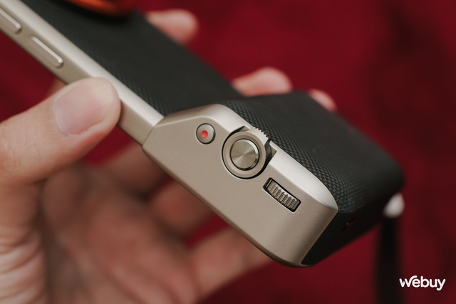 Mở hộp Xiaomi 14 Ultra chính hãng kèm bộ phụ kiện chụp ảnh cực chất: Máy ảnh compact giá hơn 30 triệu đồng dành cho các "dân chơi" Việt- Ảnh 15. Mở hộp Xiaomi 14 Ultra chính hãng kèm bộ phụ kiện chụp ảnh cực chất: Máy ảnh compact giá hơn 30 triệu đồng dành cho các "dân chơi" Việt- Ảnh 15.