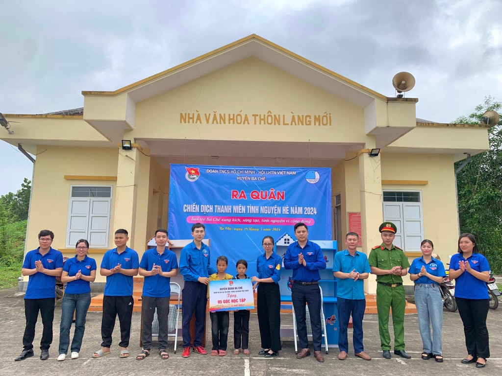 Tặng 5 góc học tập cho học sinh có hoàn cảnh khó khăn Tặng 5 góc học tập cho học sinh có hoàn cảnh khó khăn