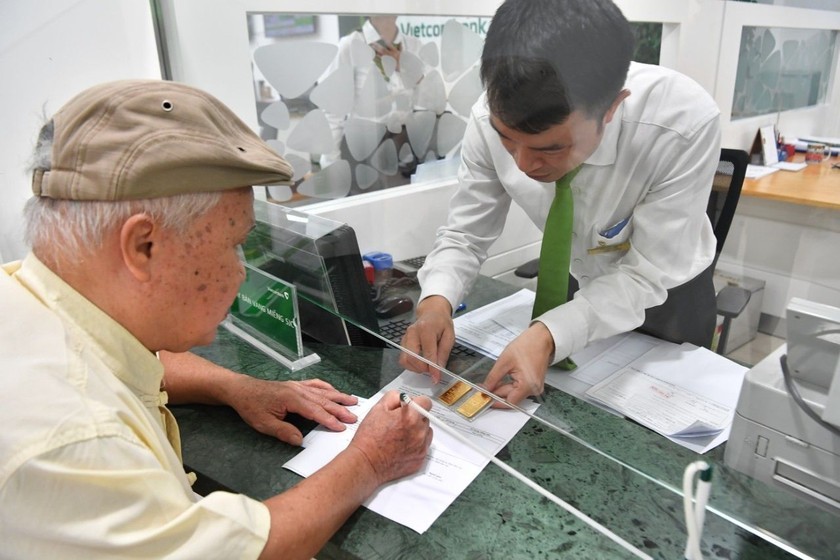 Với góc nhìn của biến động thị trường, nhiều chuyên gia cho rằng người dân người dân cần hết sức thận trọng khi mua vàng trong thời điểm hiện tại. Với góc nhìn của biến động thị trường, nhiều chuyên gia cho rằng người dân người dân cần hết sức thận trọng khi mua vàng trong thời điểm hiện tại.