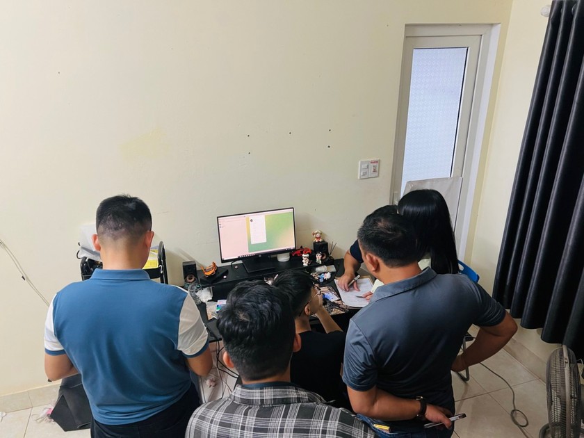 Thủ đoạn của nhóm thanh niên này là sử dụng công nghệ cao chiếm quyền đăng nhập tài khoản Facebook của các cá nhân khác. Thủ đoạn của nhóm thanh niên này là sử dụng công nghệ cao chiếm quyền đăng nhập tài khoản Facebook của các cá nhân khác.