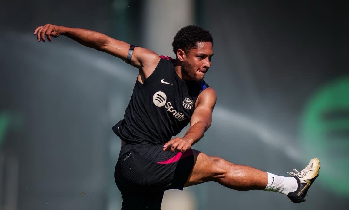 Barca đang gây sức ép với mong muốn khiến Vitor Ảnh: AFP