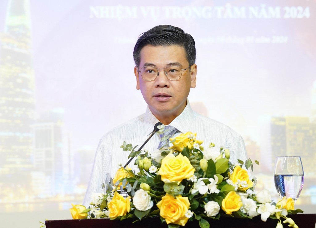 Phó Chủ tịch UBND TP Hồ Chí Minh Nguyễn Văn Dũng phát biểu tại Hội nghị tổng kết ngành Du lịch TP Hồ Chí Minh và triển khai phương hướng, nhiệm vụ trọng tâm năm 2024 Phó Chủ tịch UBND TP Hồ Chí Minh Nguyễn Văn Dũng phát biểu tại Hội nghị tổng kết ngành Du lịch TP Hồ Chí Minh và triển khai phương hướng, nhiệm vụ trọng tâm năm 2024