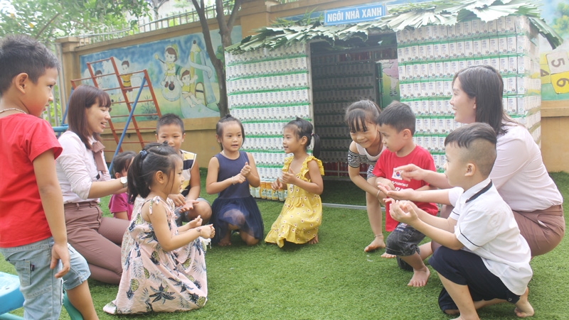 Cô và trò trường Mầm non Cao Dương Cô và trò trường Mầm non Cao Dương