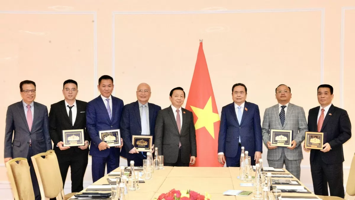 Chủ tịch Quốc hội Trần Thanh Mẫn, Phó Thủ tướng Chính phủ Trần Hồng Hà và đại diện Hội doanh nghiệp Việt Nam tại Nga Chủ tịch Quốc hội Trần Thanh Mẫn, Phó Thủ tướng Chính phủ Trần Hồng Hà và đại diện Hội doanh nghiệp Việt Nam tại Nga