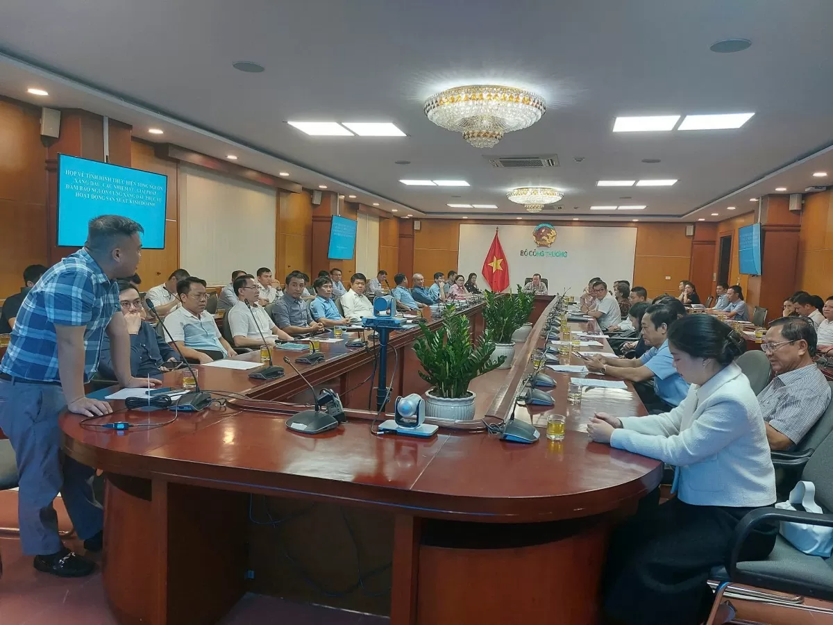 Bộ Công Thương họp với các doanh nghiệp sản xuất, kinh doanh xăng dầu Bộ Công Thương họp với các doanh nghiệp sản xuất, kinh doanh xăng dầu