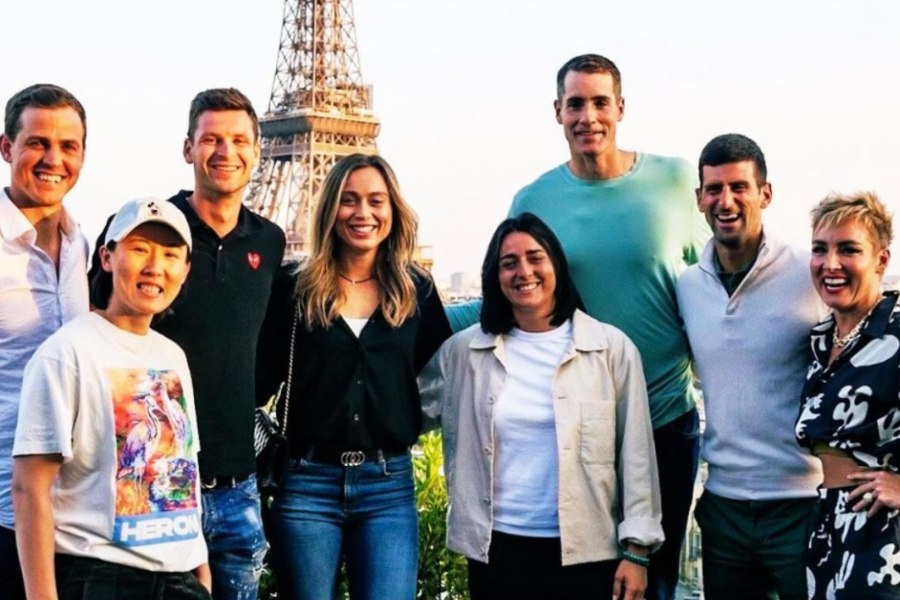 Djokovic và một số thành viên trong Ban lãnh đạo PTPA. Ảnh: TennisCoaching