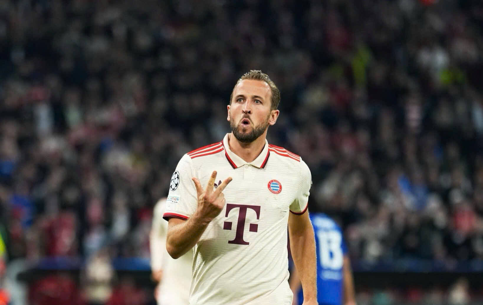 Harry Kane vẫn duy trì phong độ bùng nổ như mùa trước.  Ảnh: FCB