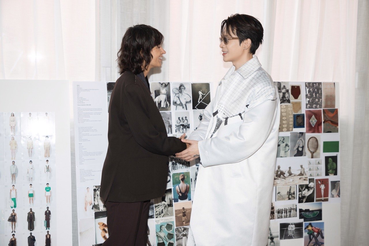 Trước đó cũng theo lời mời của Boss, Anh Tú Atus đã tham dự Milan Fashion Week 2023. Hơn nửa năm qua, Anh Tú Atus dành sự tập trung tuyệt đối cho show thực tế Anh trai say hi. Lần đầu tiên nghiêm túc với âm nhạc, Atus đã ghi dấu ấn lớn trong lòng người hâm mộ. Sau khi từ chối 3 dự án điện ảnh để chuyên tâm cho Anh trai say hi, Anh Tú Atus hứa hẹn sẽ trở lại với phim ảnh vào thời gian tới.