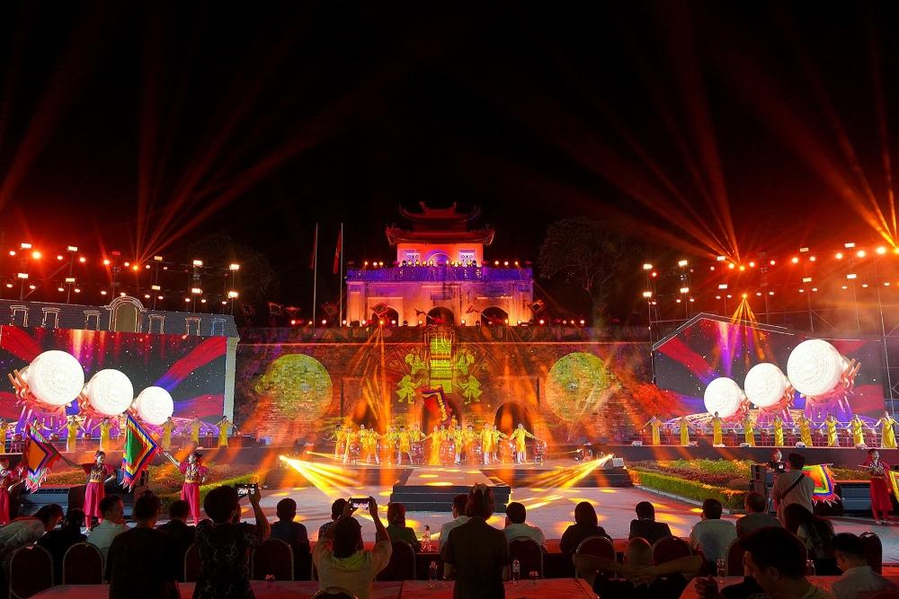 Sân khấu hoành tráng của Lễ hội trong đêm tổng duyệt Sân khấu hoành tráng của Lễ hội trong đêm tổng duyệt